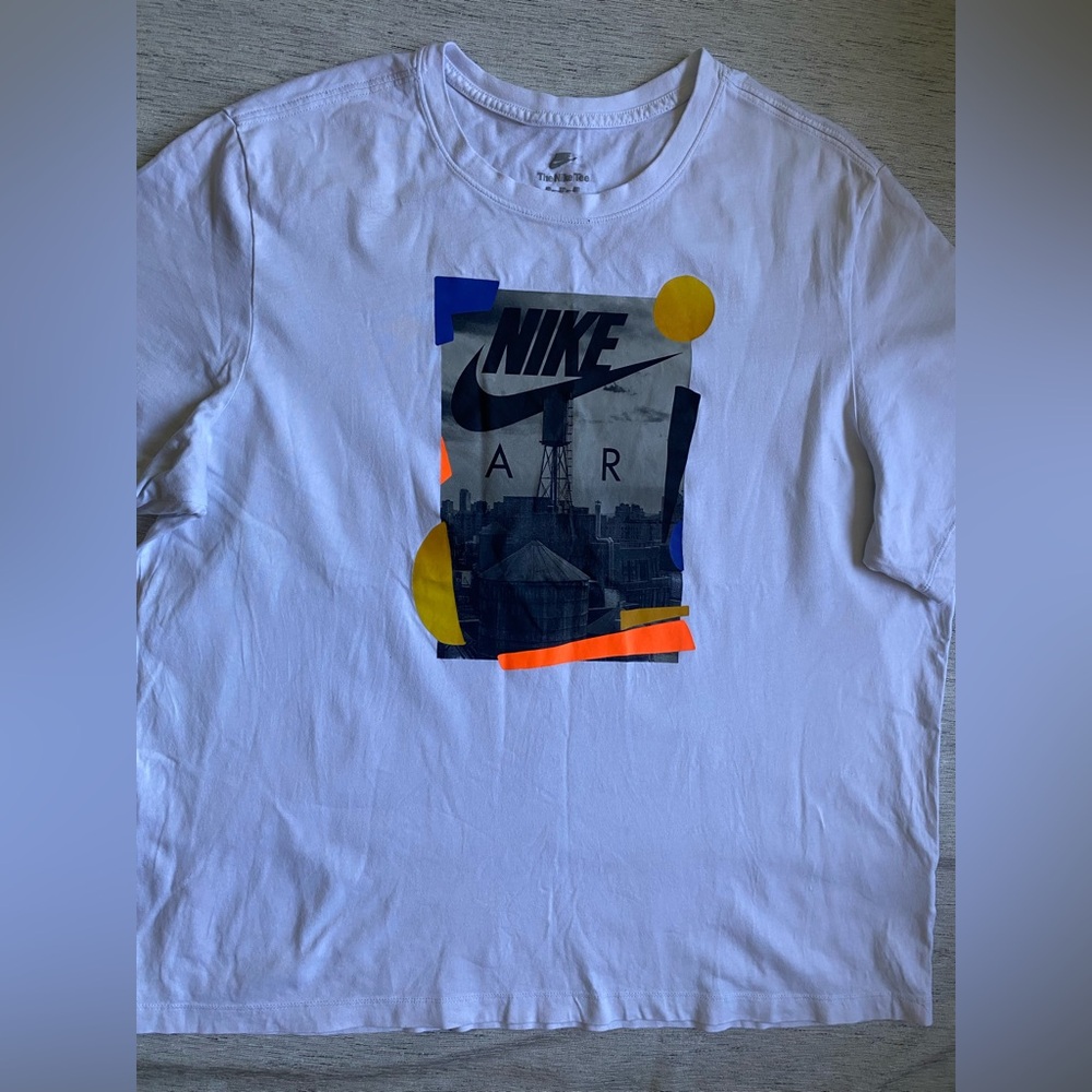 Nike men’s White Crewneck Tee with Subtle Logo XXL
